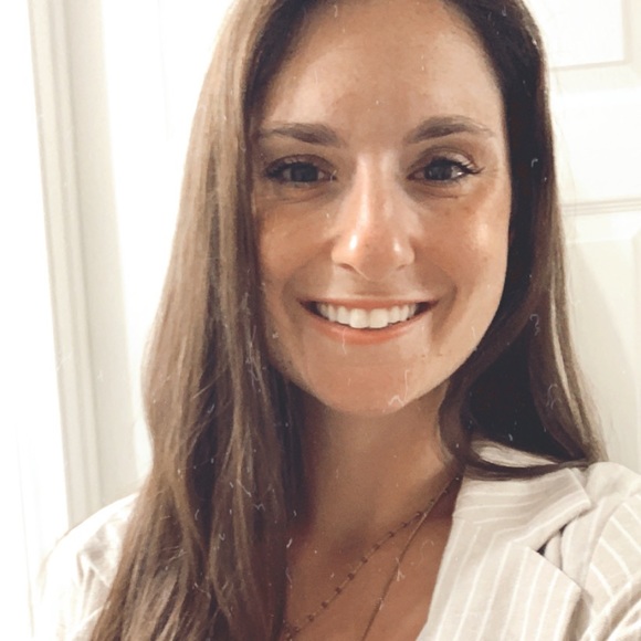 Meet Your Posher! - Picture 2 of 7